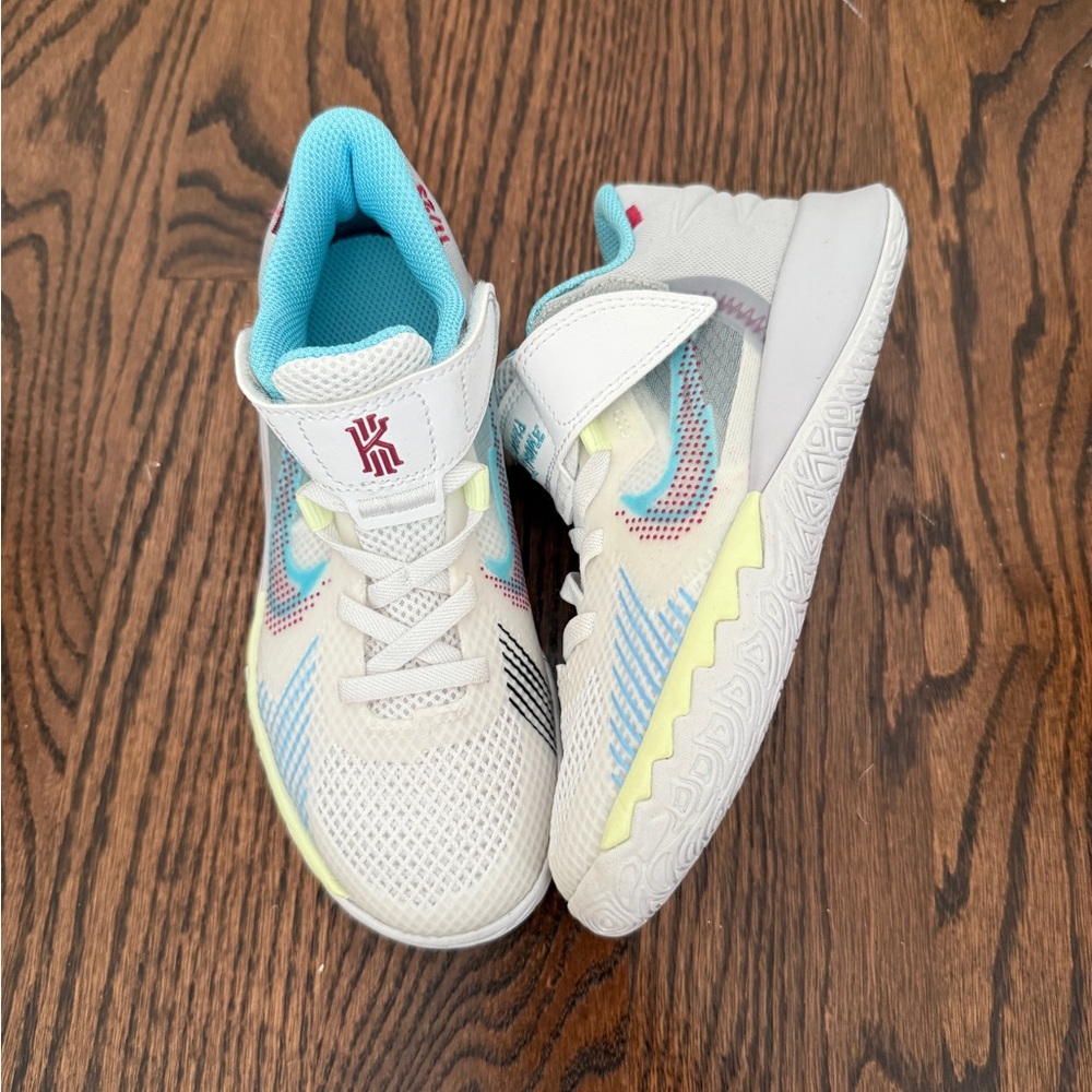 Kids Nike Kyrie Flytrap 5.                     White and Blue Athletic Shoes